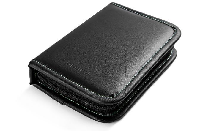 Škoda Spielkarten mit Etui, Papiernotizbuch, Bleistift, schwarz