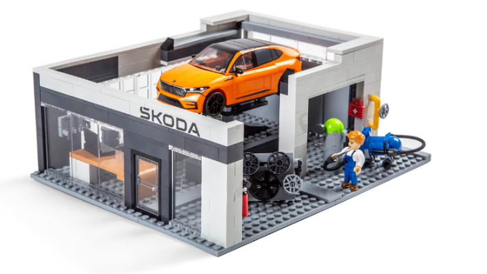 Škoda Servicestation inkl. Enyaq Coupé RS-Baukasten für Kinder