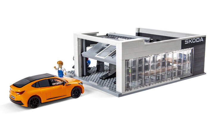 Škoda Servicestation inkl. Enyaq Coupé RS-Baukasten für Kinder