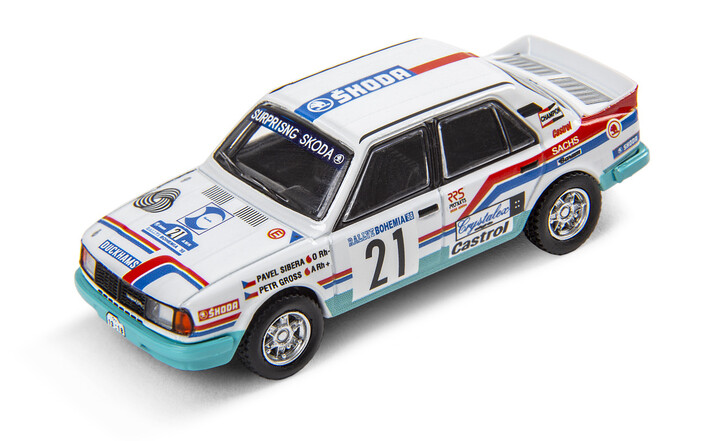 Škoda 130 LR Rallye-Modellfahrzeug Sammlerset, 1:64