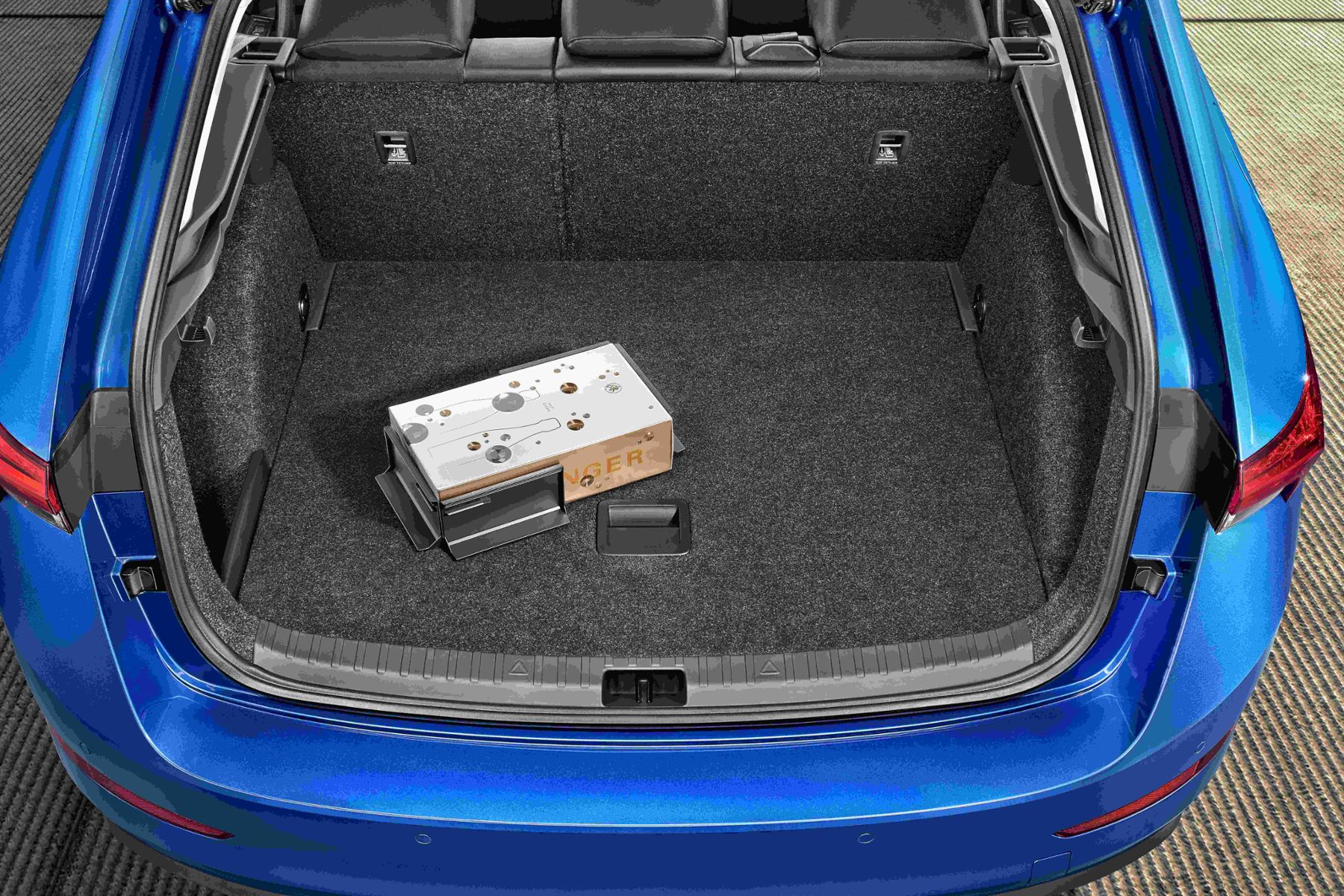 Škoda Universales Fixierelement für den Gepäckraum